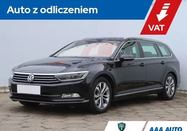 volkswagen passat Volkswagen Passat cena 57000 przebieg: 227610, rok produkcji 2016 z Iwonicz-Zdrój